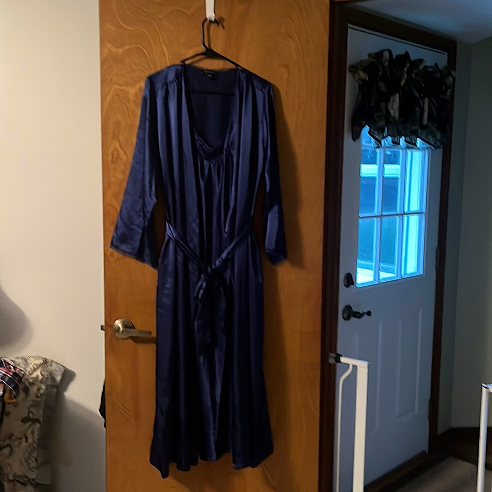 Night gown and robe set